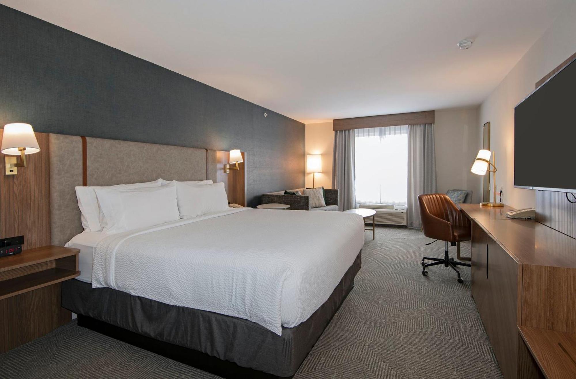 Holiday Inn Hotel And Suites-Kamloops By Ihg Exterior photo