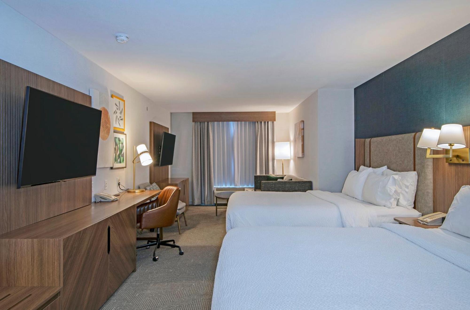Holiday Inn Hotel And Suites-Kamloops By Ihg Exterior photo