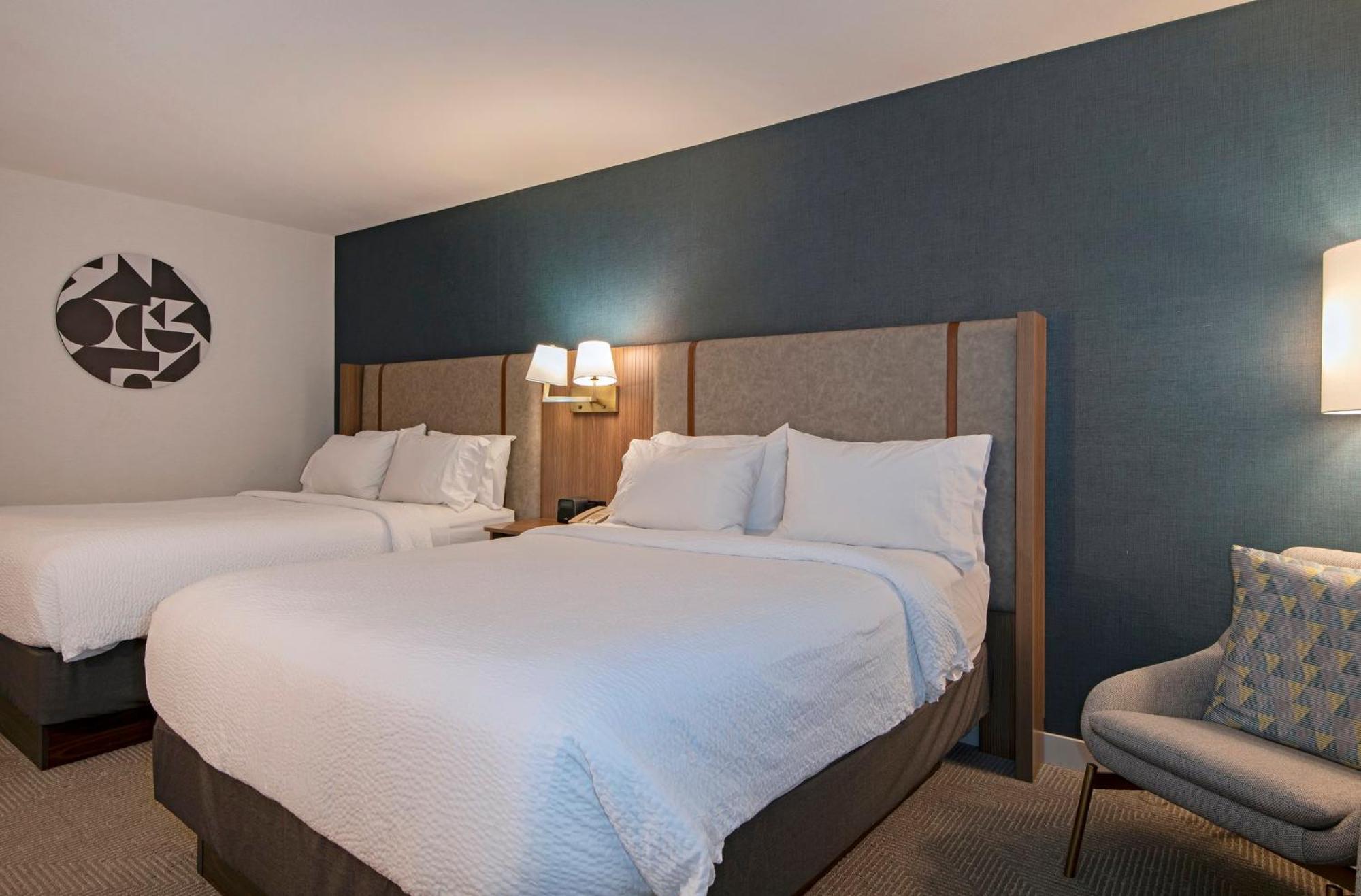 Holiday Inn Hotel And Suites-Kamloops By Ihg Exterior photo