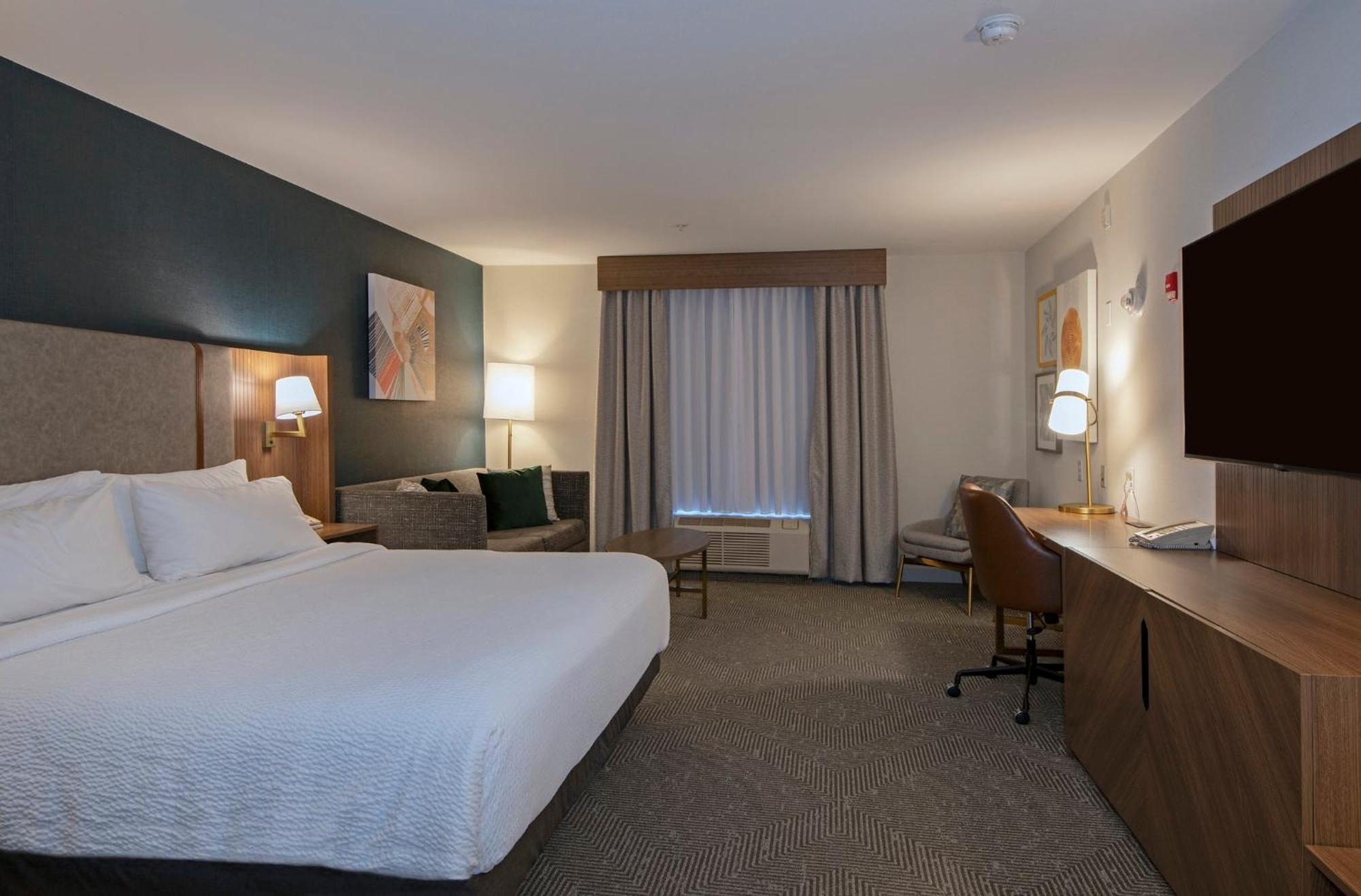 Holiday Inn Hotel And Suites-Kamloops By Ihg Exterior photo