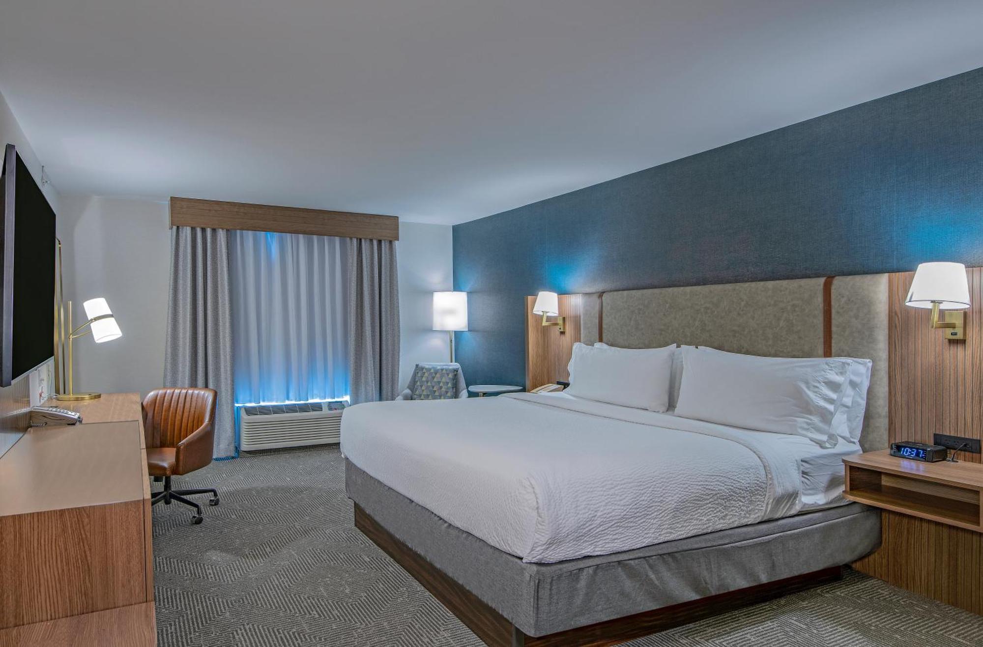 Holiday Inn Hotel And Suites-Kamloops By Ihg Exterior photo