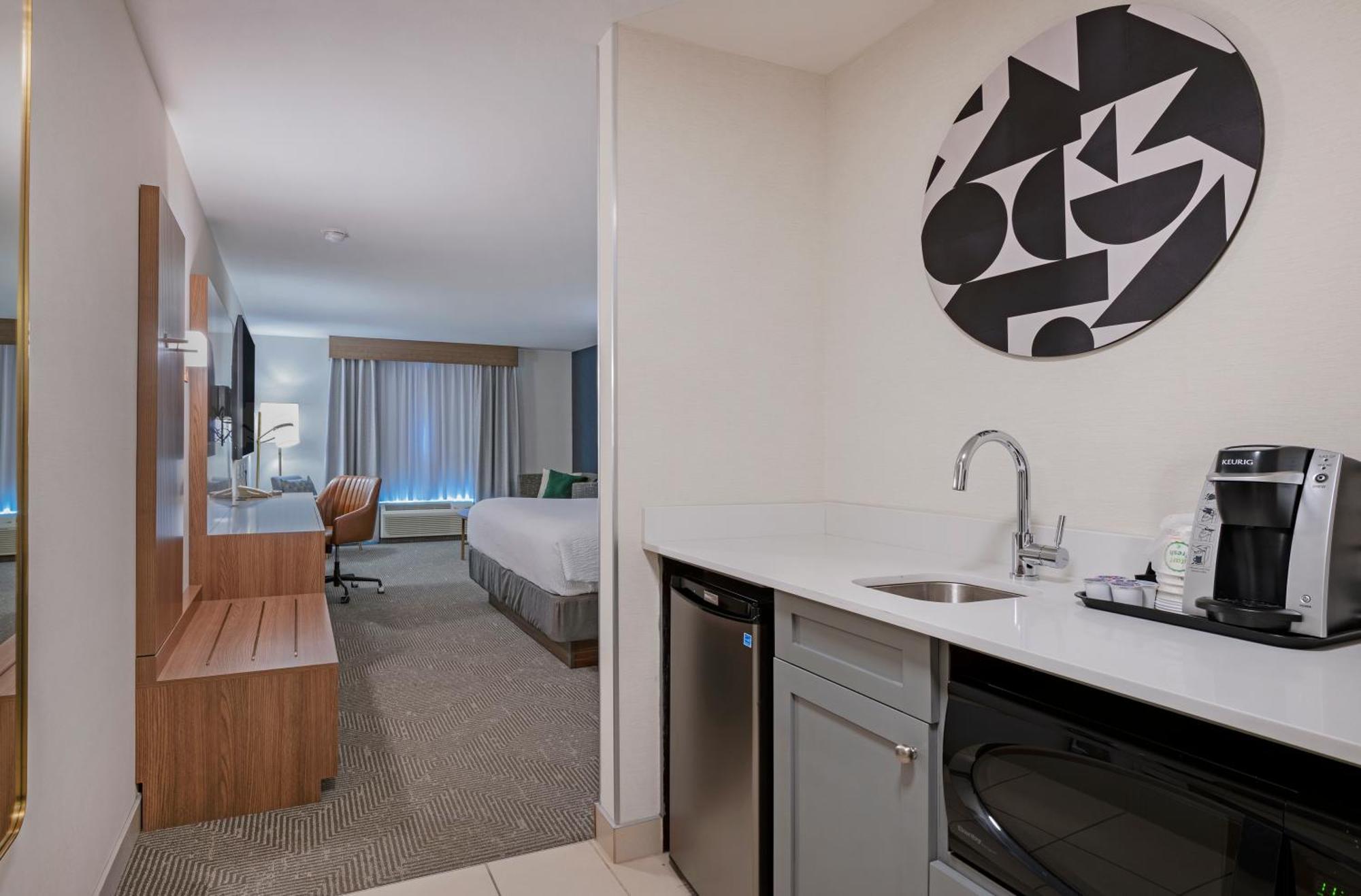 Holiday Inn Hotel And Suites-Kamloops By Ihg Exterior photo
