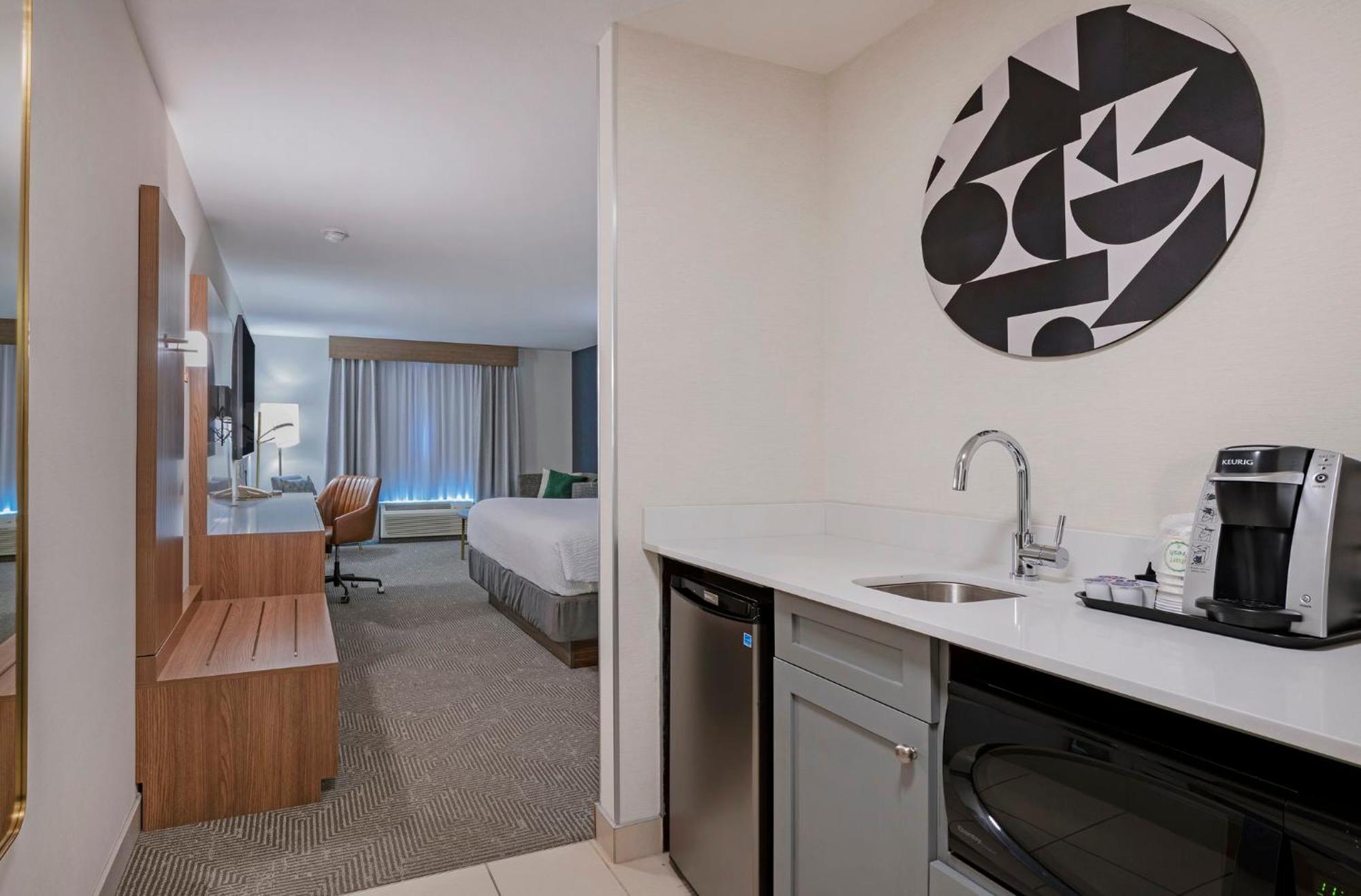 Holiday Inn Hotel And Suites-Kamloops By Ihg Exterior photo