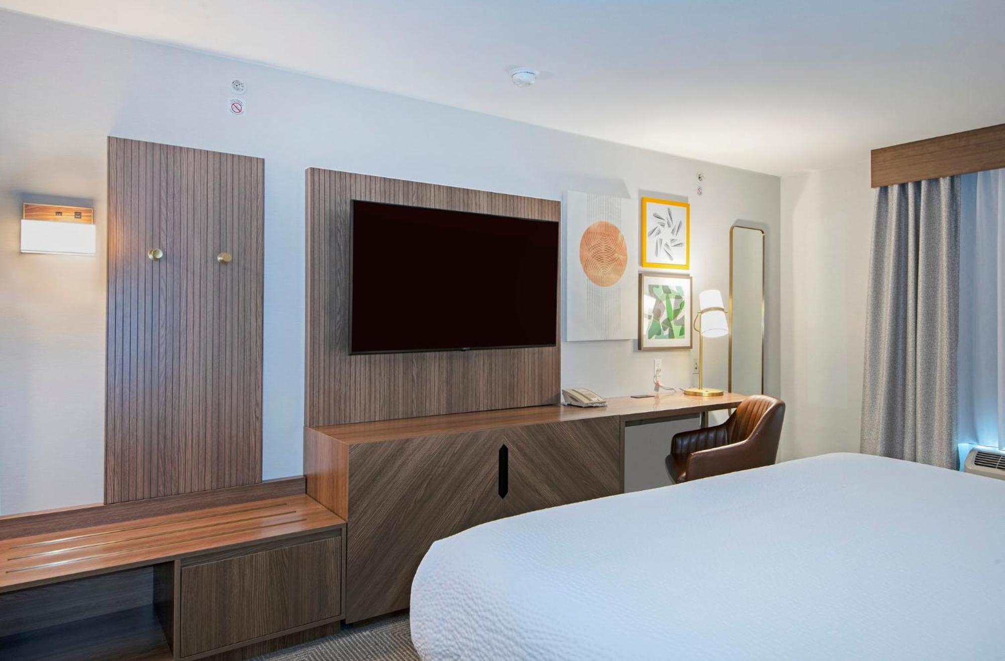Holiday Inn Hotel And Suites-Kamloops By Ihg Exterior photo